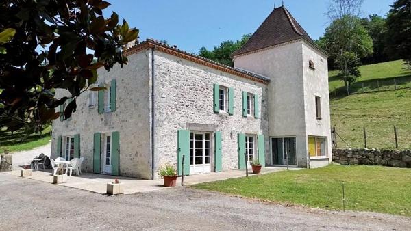 Charmante maison en pierre sur 12 ha