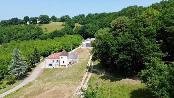 Charmante maison en pierre sur 12 ha