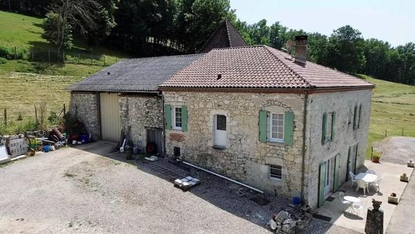 Charmante maison en pierre sur 12 ha