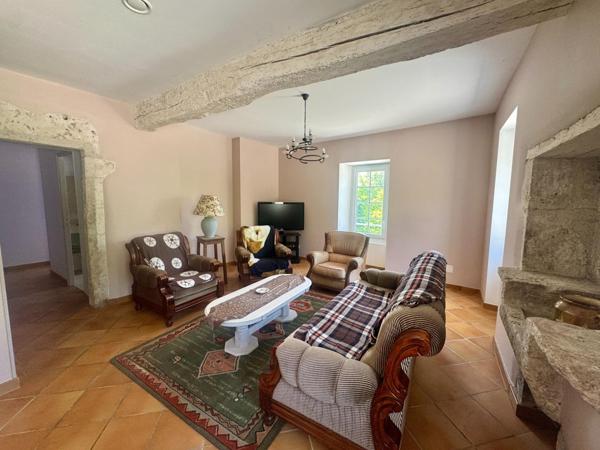 Charmante maison en pierre sur 12 ha