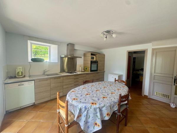 Charmante maison en pierre sur 12 ha