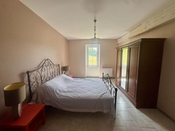 Charmante maison en pierre sur 12 ha