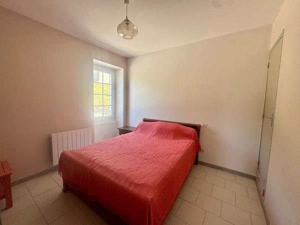 Charmante maison en pierre sur 12 ha