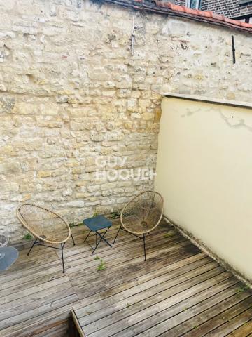 À LOUER MAISON AVEC TERRASSE EN PLEIN CENTRE-VILLE DE COMPIÈGNE