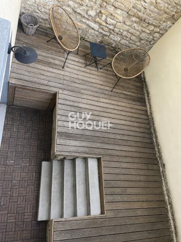 À LOUER MAISON AVEC TERRASSE EN PLEIN CENTRE-VILLE DE COMPIÈGNE