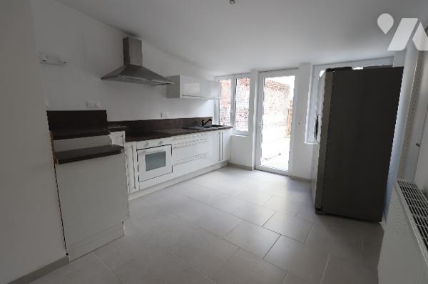 Maison rénovée et lumineuse – DPE B – 3 chambres – Terrain avec garage.