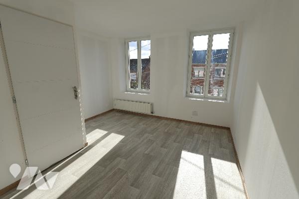 Maison rénovée et lumineuse – DPE B – 3 chambres – Terrain avec garage.