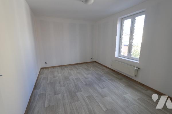 Maison rénovée et lumineuse – DPE B – 3 chambres – Terrain avec garage.