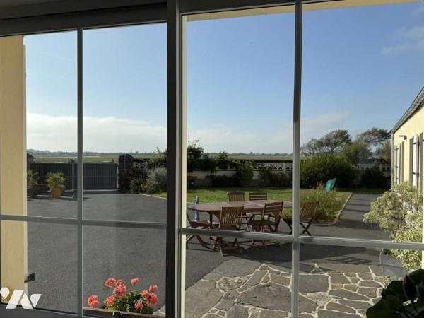 Maison de plain-pied dans le bourg de Portbail