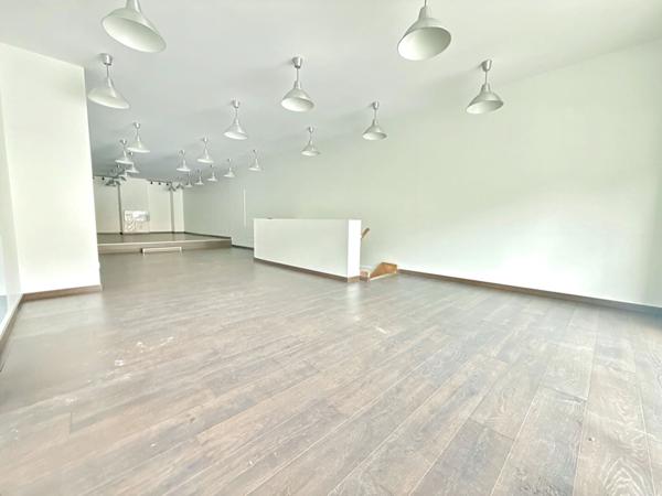 À VENDRE : LOCAL COMMERCIAL DE 76 M² + RÉSERVE ET GARAGE - EMPLACEMENT IDÉAL À TARASCON-SUR-ARIÈGE