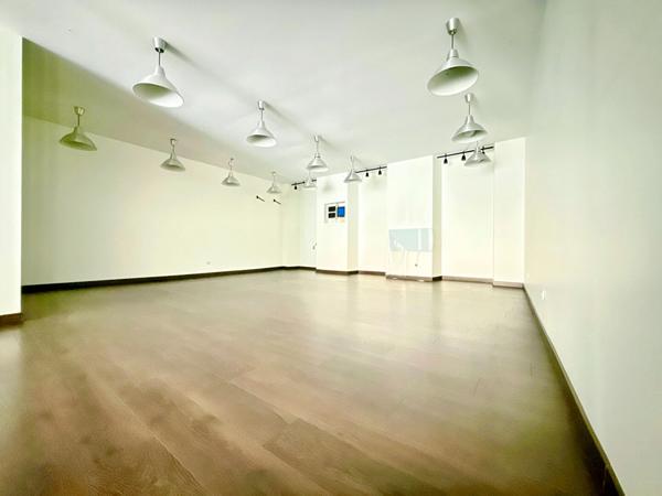 À VENDRE : LOCAL COMMERCIAL DE 76 M² + RÉSERVE ET GARAGE - EMPLACEMENT IDÉAL À TARASCON-SUR-ARIÈGE