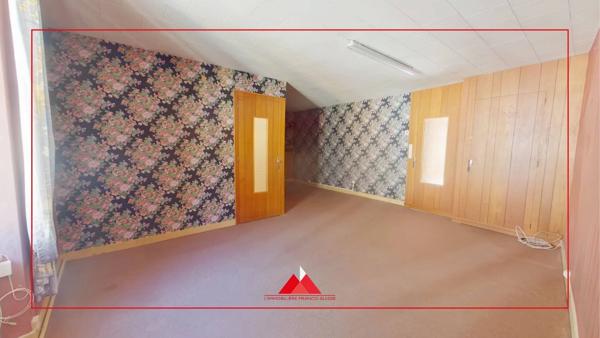 Appartement à rénover avec cave et grenier