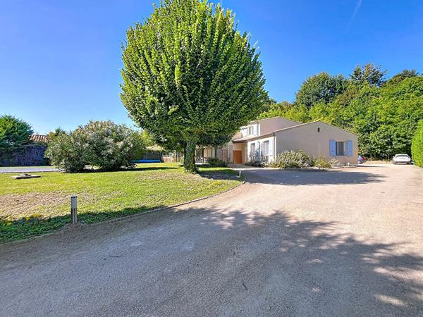 MAISON DE 186 M² SUR 2118 M² DE TERRAIN CONSTRUCTIBLE DANS UN ENVIRONNEMENT CALME