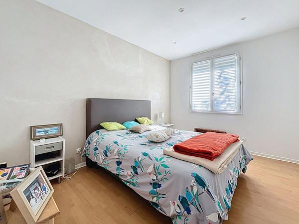 MAISON DE 186 M² SUR 2118 M² DE TERRAIN CONSTRUCTIBLE DANS UN ENVIRONNEMENT CALME