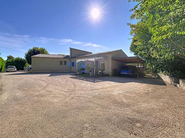 MAISON DE 186 M² SUR 2118 M² DE TERRAIN CONSTRUCTIBLE DANS UN ENVIRONNEMENT CALME