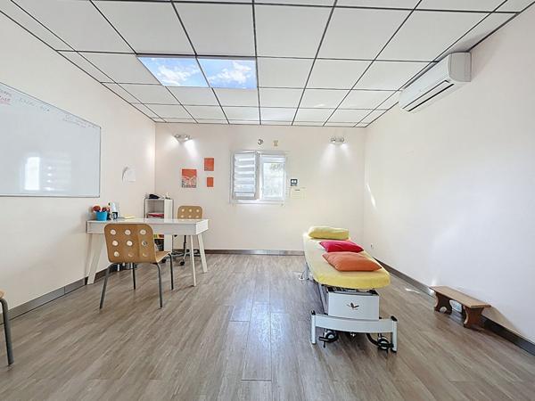 MAISON DE 186 M² SUR 2118 M² DE TERRAIN CONSTRUCTIBLE DANS UN ENVIRONNEMENT CALME