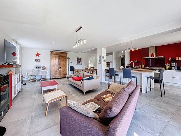 MAISON DE 186 M² SUR 2118 M² DE TERRAIN CONSTRUCTIBLE DANS UN ENVIRONNEMENT CALME