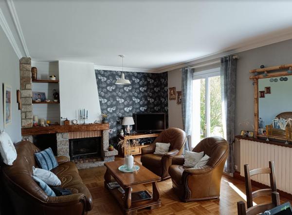 29530 Plonévez du Faou maison très bien entretenue 5 chambres sous sol complet 2200 m²