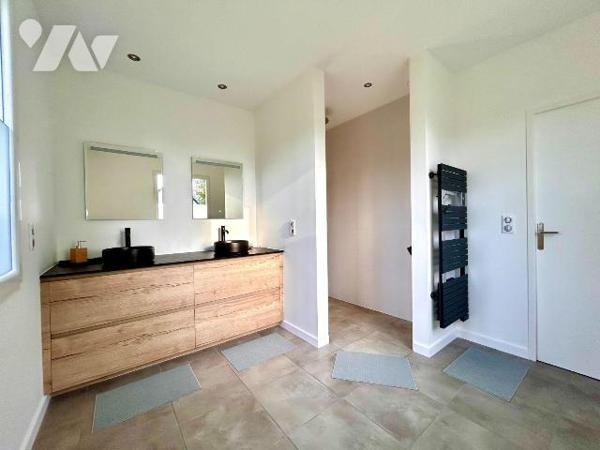 PAVILLON AVEC CONFORT DU PLAIN-PIED ET SOUS-SOL COMPLET AU CALME.
A VENDRE, à 10 min de Rethel...