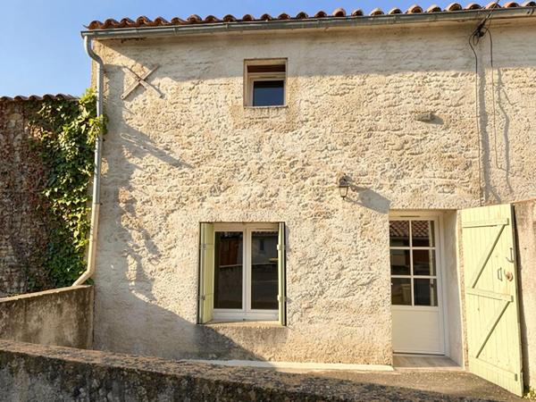 Maison Saint Pierre La Noue 77 m2, 2 chambres, bureau garage et extérieur