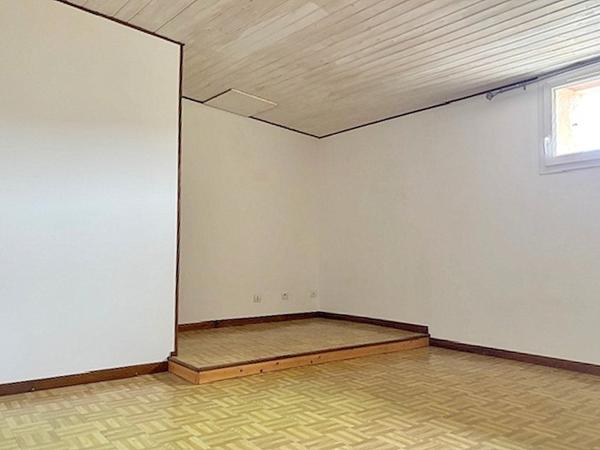 Maison Saint Pierre La Noue 77 m2, 2 chambres, bureau garage et extérieur