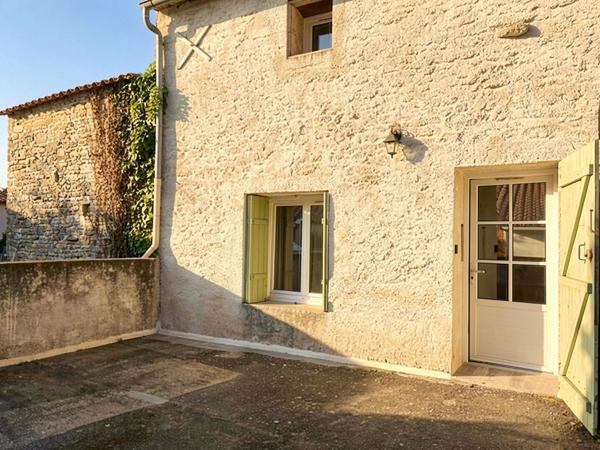 Maison Saint Pierre La Noue 77 m2, 2 chambres, bureau garage et extérieur