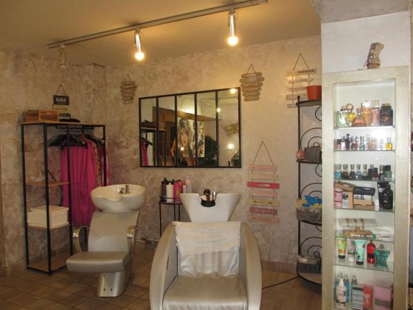 COUBLANC Salon de Coiffure avec joli potentiel