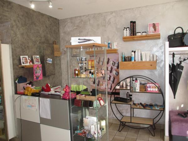 COUBLANC Salon de Coiffure avec joli potentiel