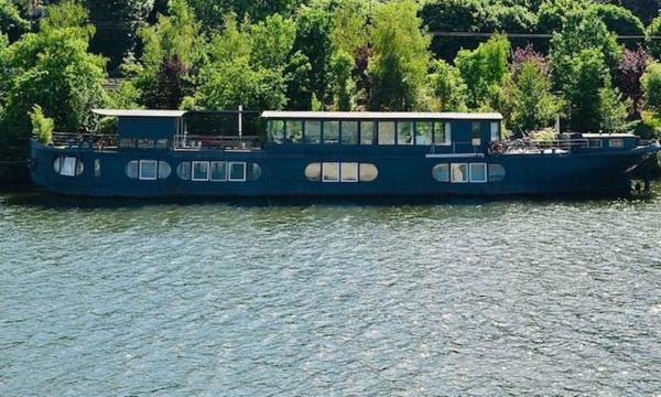 Bateau-Loft Exceptionnel de Grande Dimension à Vendre à Conflans Sainte Honorine. ( 78)