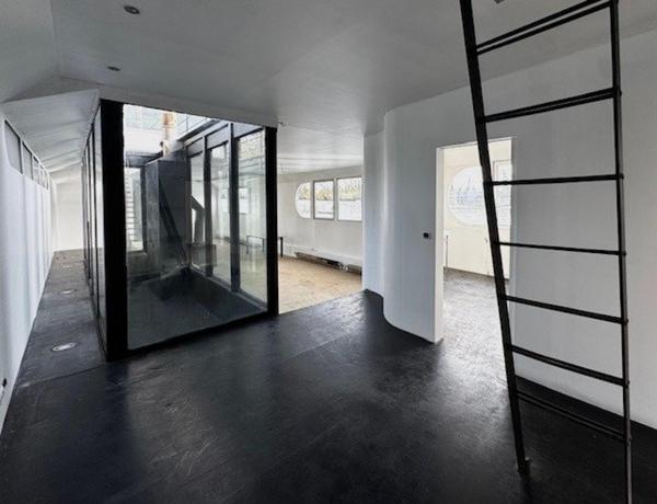 Bateau-Loft Exceptionnel de Grande Dimension à Vendre à Conflans Sainte Honorine. ( 78)