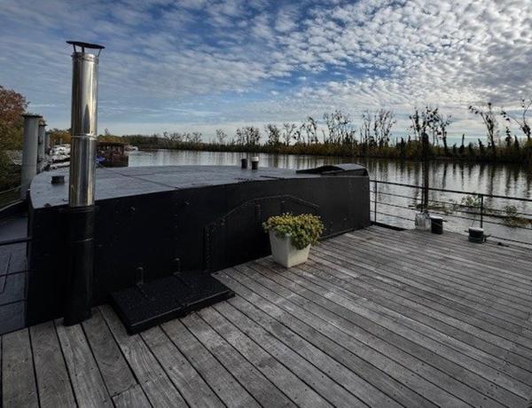 Bateau-Loft Exceptionnel de Grande Dimension à Vendre à Conflans Sainte Honorine. ( 78)