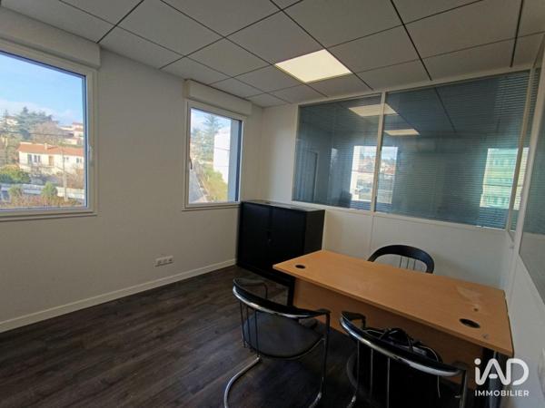 Location parking 37 m² Saint-Jean-Bonnefonds