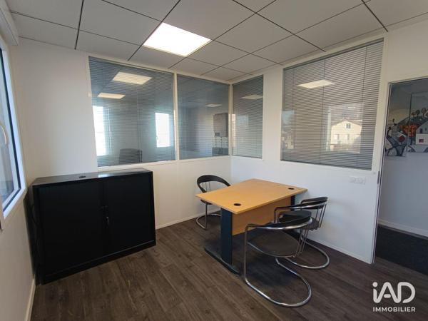 Location parking 37 m² Saint-Jean-Bonnefonds