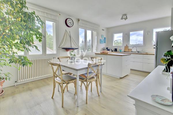 Maison à vendre à Ruy Montceau - 6 pièces, 4 chambres, 208 m²