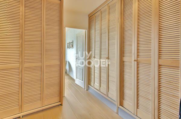 Maison à vendre à Ruy Montceau - 6 pièces, 4 chambres, 208 m²