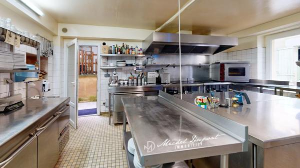 Restaurant avec appartements locatifs