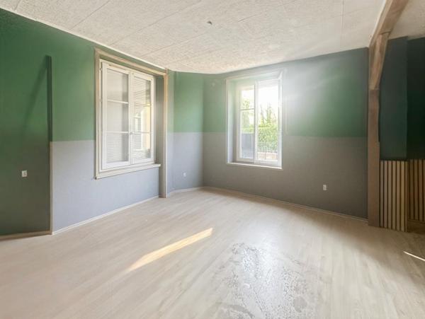 Maison de ville spacieuse avec 4 chambres + espaces bureaux : rare sur le secteur