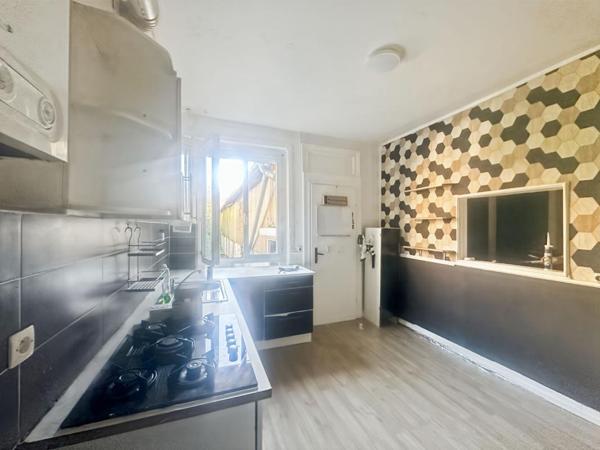 Maison de ville spacieuse avec 4 chambres + espaces bureaux : rare sur le secteur