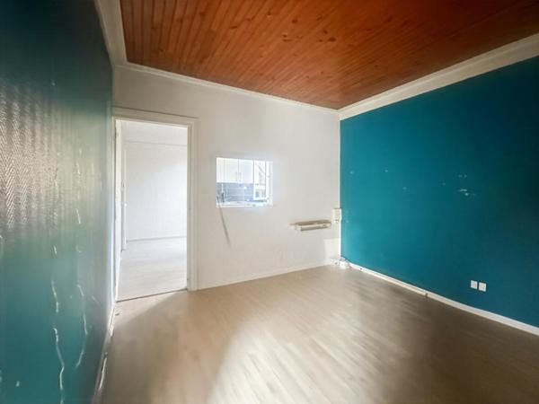 Maison de ville spacieuse avec 4 chambres + espaces bureaux : rare sur le secteur