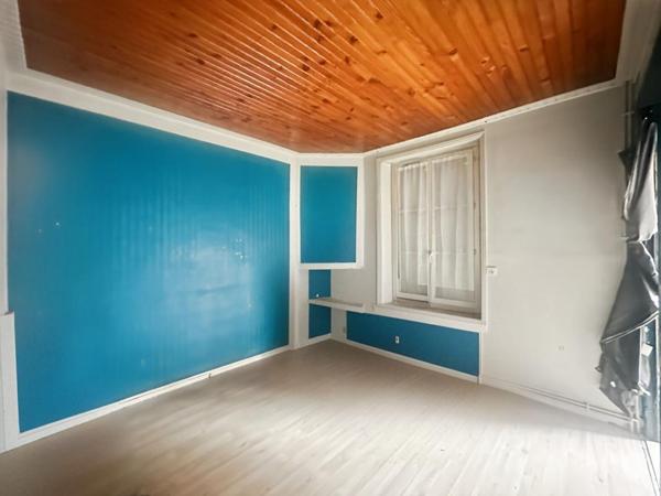 Maison de ville spacieuse avec 4 chambres + espaces bureaux : rare sur le secteur