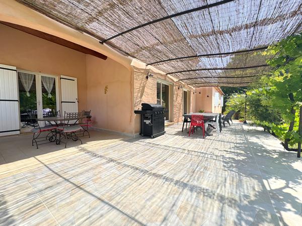 A VENDRE 84120 PERTUIS MAISON TYPE 6 PIECES D'ENVIRON 167M² AVEC DOUBLE GARAGE, PISCINE ET JARDIN