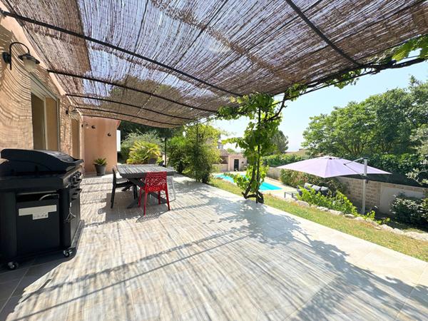 A VENDRE 84120 PERTUIS MAISON TYPE 6 PIECES D'ENVIRON 167M² AVEC DOUBLE GARAGE, PISCINE ET JARDIN