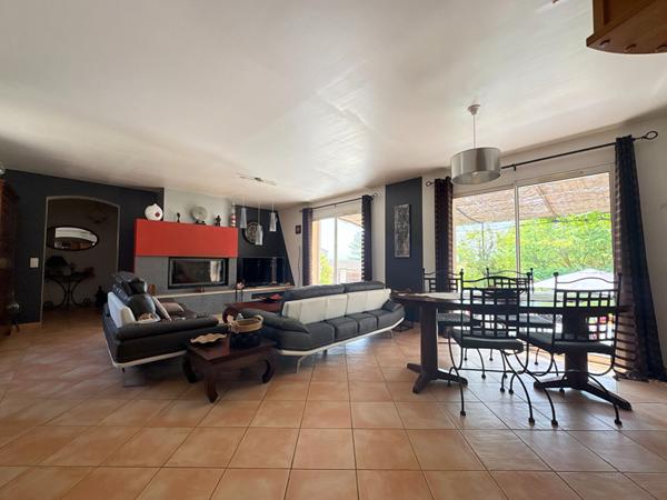 A VENDRE 84120 PERTUIS MAISON TYPE 6 PIECES D'ENVIRON 167M² AVEC DOUBLE GARAGE, PISCINE ET JARDIN