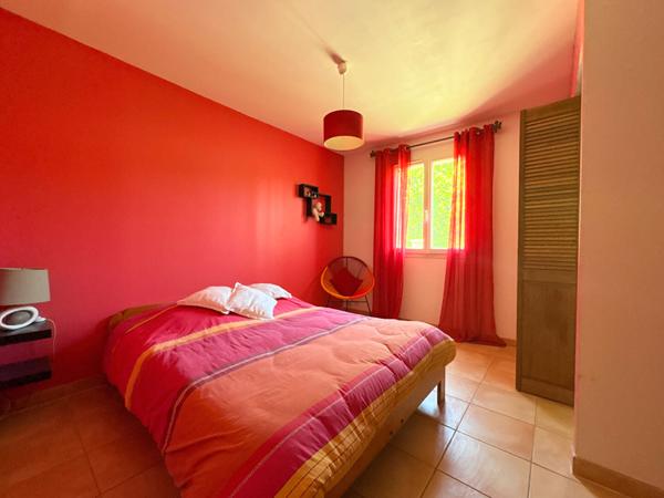 A VENDRE 84120 PERTUIS MAISON TYPE 6 PIECES D'ENVIRON 167M² AVEC DOUBLE GARAGE, PISCINE ET JARDIN