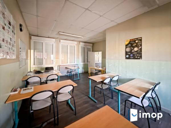 Batiment de 590m2 sur un terrain de 2169m2