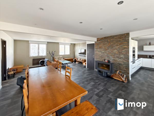 Batiment de 590m2 sur un terrain de 2169m2