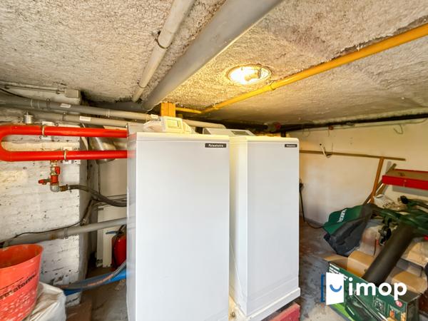 Batiment de 590m2 sur un terrain de 2169m2