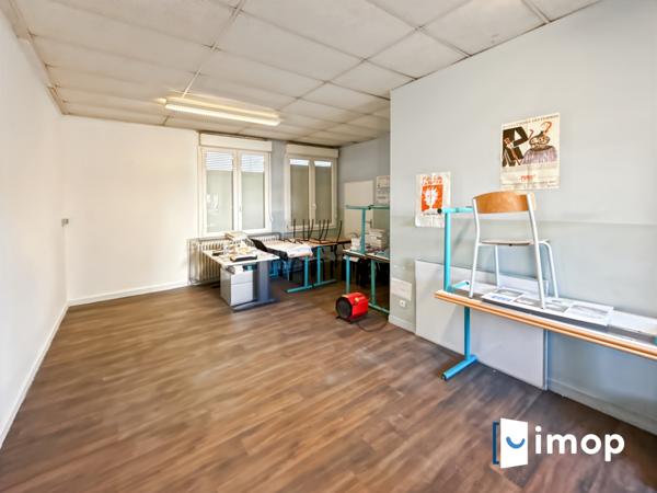 Batiment de 590m2 sur un terrain de 2169m2