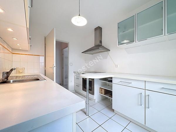 Appartement T3 - Centre-ville de Tours - Calme, terrasse Ouest et parking à deux pas des Halles