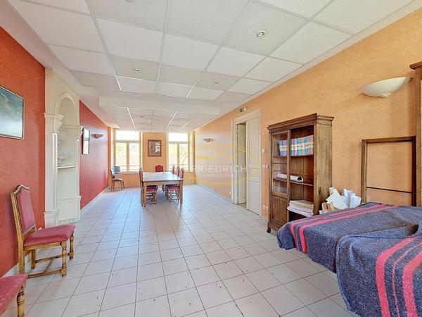IMMEUBLE A USAGE D'HABITATION OU DE BUREAUX - MULTIPLES POSS Loisey-culey